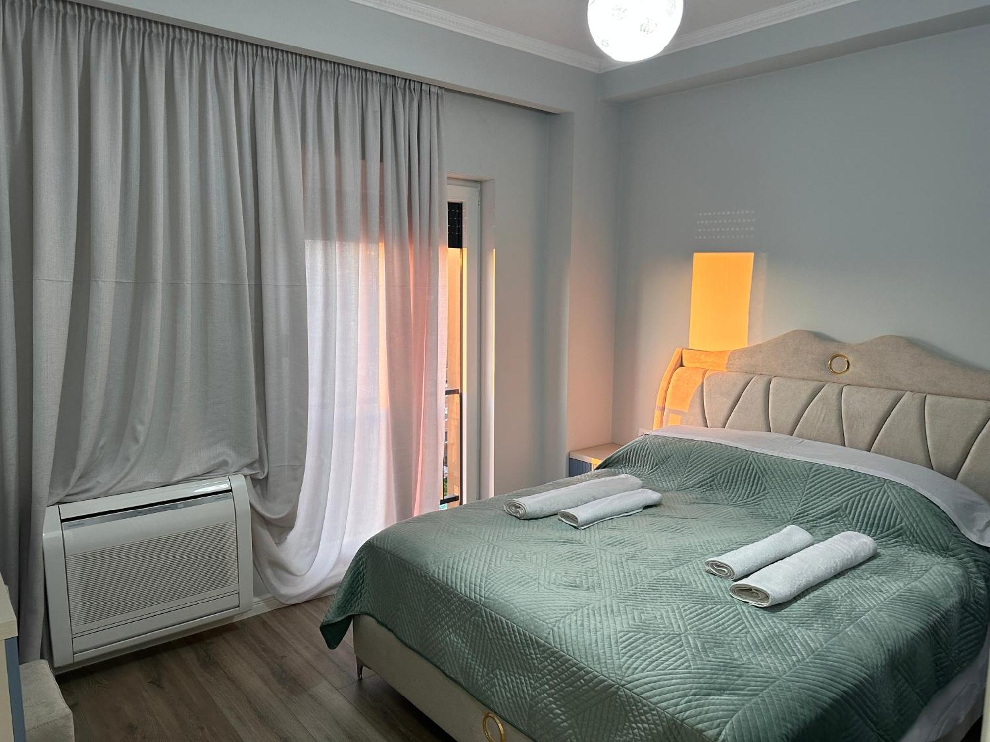 Spacious 2-Bedroom Apartment Near Center Tiranë Luaran gambar
